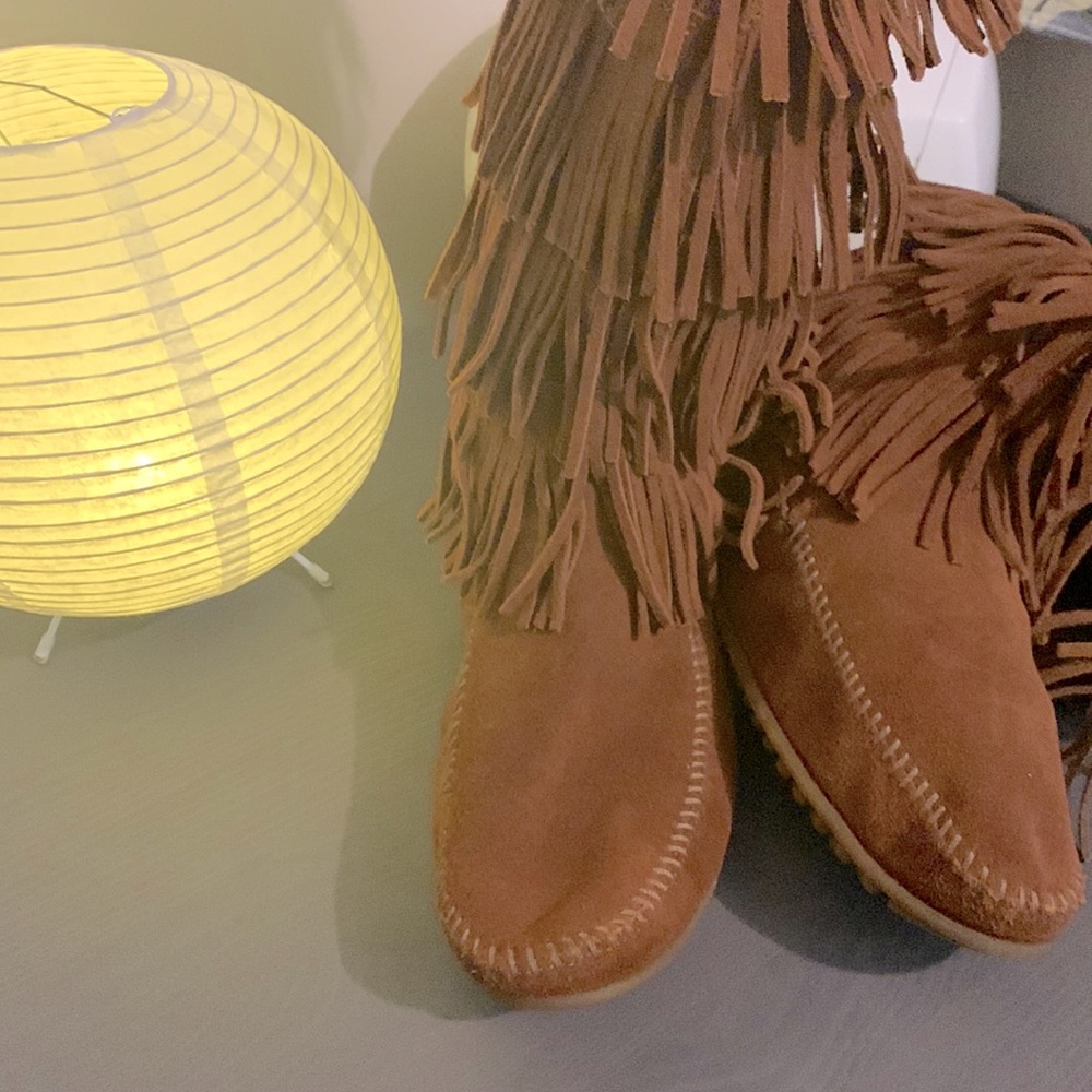 5 layer fridge Minnetonka moccasin boots.